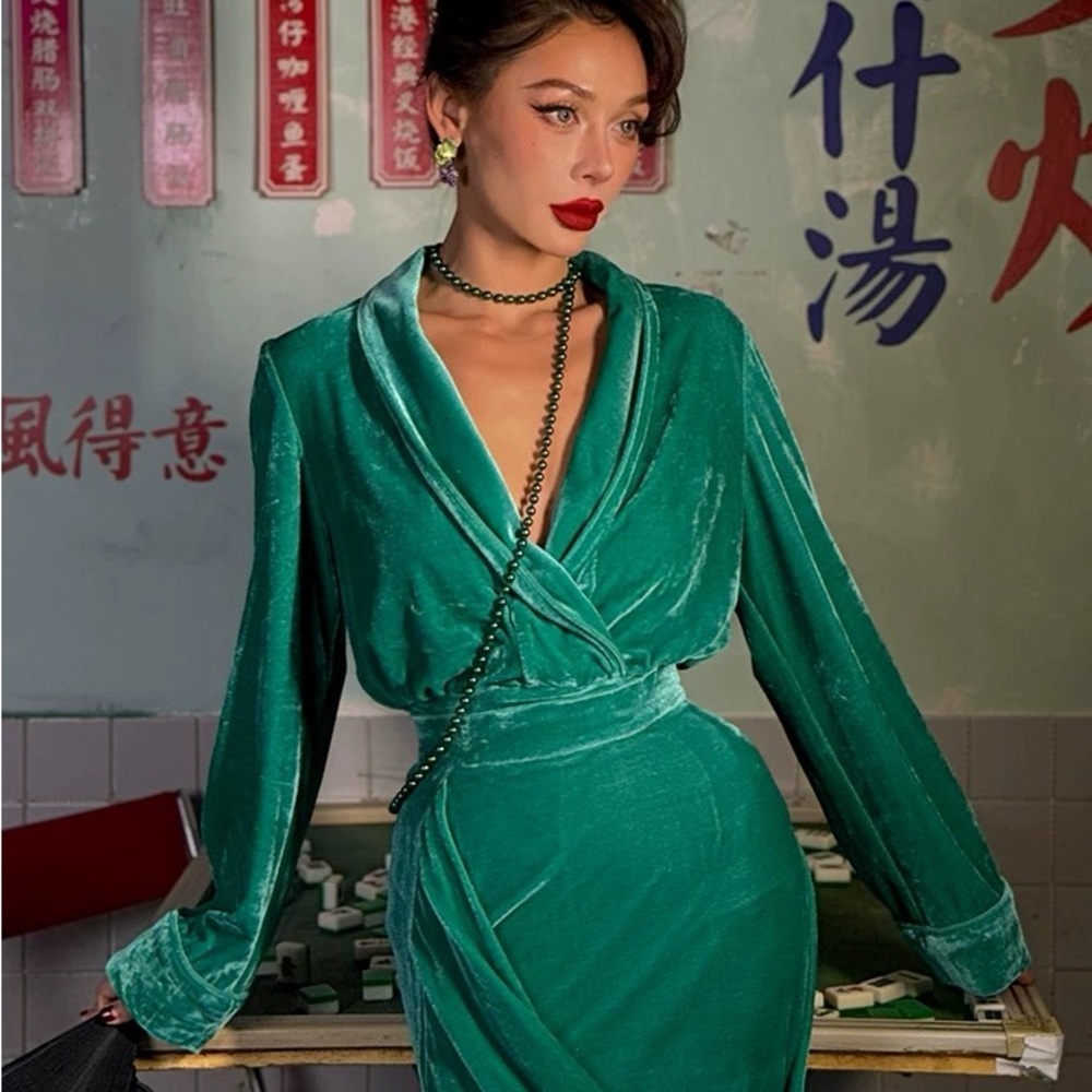 Elegant Green Velvet Wrap Dress